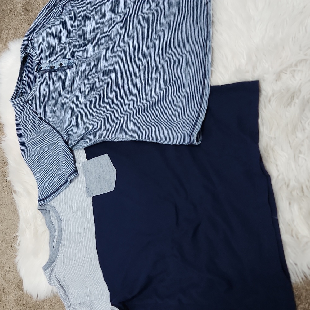 (2) men's Express t shirts- L